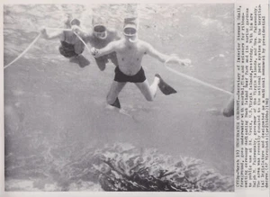1962 Press Photo Stewart Udall Underwater Scuba Diving at Buck Island Reef Park - Picture 1 of 2