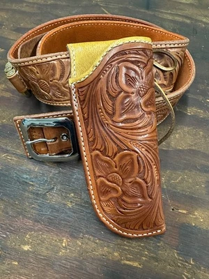 Funda de tres personas tallada floral de talabartería de El Paso y cinturón de pistola de Texas.  Foto 1 de 3