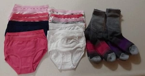 *NEW* 14 Fruit Of The Loom Girls Size 4 Underwear With 4 Pairs Of Socks #488 - Picture 1 of 6