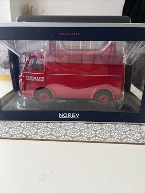 Peugeot D4A - FIRE VEHICLE SAPEURS  POMPIERS  - 1:18 Norev — 第 1/4 张图片