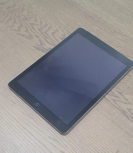 Apple iPad Air 1st Generation - Picture 1 of 2