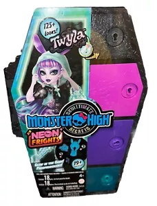 Monster High TWYLA Skulltimate Secrets NEON FRIGHTS Muñeca y LOCKER NUEVO/SELLADO - Imagen 1 de 13
