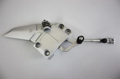 YAMAHA FJR 1300A 2015 suspensión reposapiés delantera izquierda Foto 1 de 4