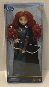 Disney Store MERIDA BRAVE Princesa Muñeca Clásica Arco Flecha Capa Nuevo en Caja 2012 - Imagen 1 de 10