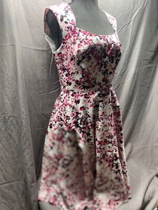 WHBM Spring sleeveless Fit & Flair Floral sz 8 dress with pockets. - Picture 1 of 9