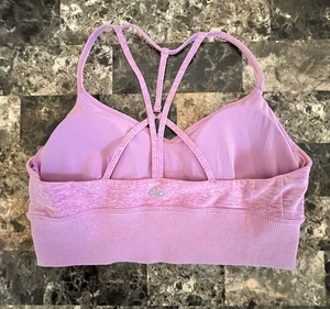 Sujetador deportivo ALO YOGA ALOSOFT LUJOSO suave brezo púrpura rosa talla grande usado en excelente estado - Imagen 1 de 6