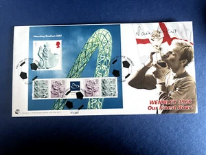 MARTIN PETERS - WORLD CUP WINNING FOOTBALLER 1966 - SIGNED FIRST DAY COVER - Picture 1 of 1