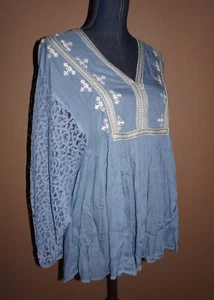 Suzanne Betro Blue White Embroidery Lace Sleeves Babydoll Boho Top Size L NWT - Picture 1 of 5