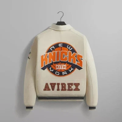Chaqueta universitaria de cuero de bombardero real Avirex X Kith Knicks para hombre abrigo crema de Nueva York Foto 1 de 4