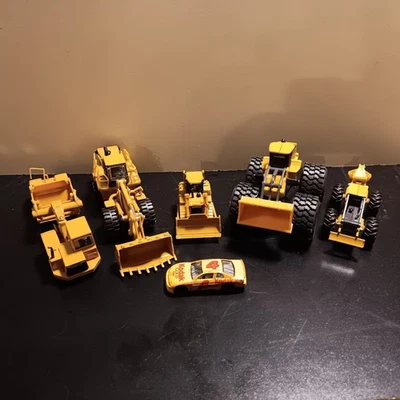 Norscot Caterpillar diecast  Group & 2 Ertl John Deere  diecast grappler/loader - Image 1 of 4