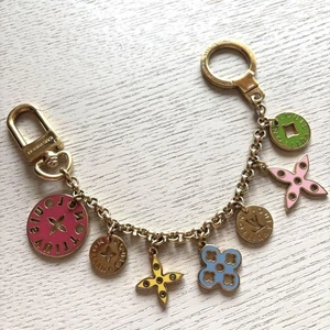 Louis Vuitton Taschenanhänger Porte Cle Chaine Looping Schlüsselanhänger Taschenanhänger Accessoires - Bild 1 von 24