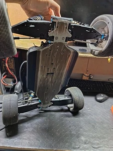 truggy 1/8 Associated - Foto 1 di 2