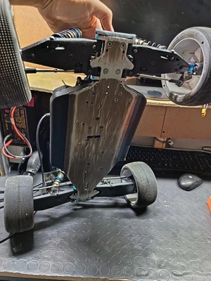 truggy 1/8 Associated - Immagine 1 di 2