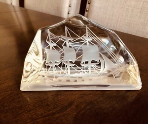 SHIP ETCHED/ENGRAVED GLASS BLOCK BY R. M. YATES 1974 6.5” Paper Weight - Picture 1 of 8