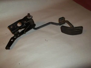 OEM 1989 -1995 SUZUKI SIDEKICK GEO TRACKER ACCELERATOR PEDAL ASSEMBLY MT AT - Picture 1 of 1
