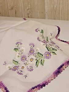 Paño de tocador bordado lavanda de colección - Imagen 1 de 5