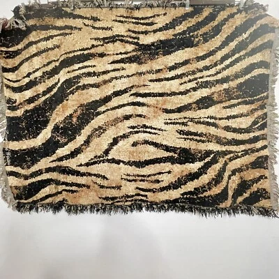 "Tapiz de chenilla a rayas cebra con estampado animal RAYMOND WAITES 44"" X 60""" Foto 1 de 4