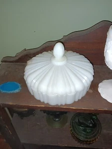 Vintage Anchor Hocking Milk Glass Candy Dish MCM Granny Core Retro - Picture 1 of 2