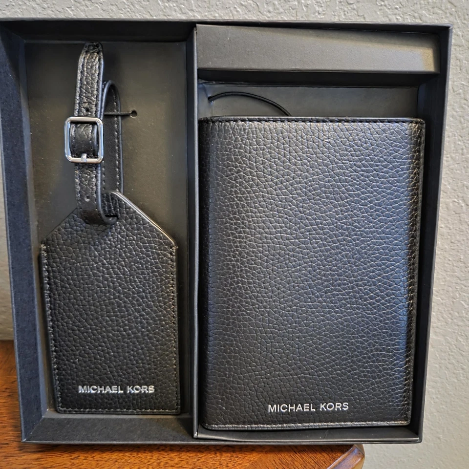 Michael Kors Cuero Guijarro Negro Estuche para Pasaporte y Etiqueta de Equipaje Set de Regalo NUEVO Foto 1 de 2