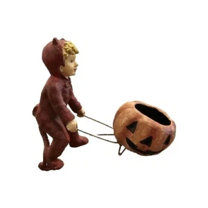 BETHANY LOWE DESIGNS HALLOWEEN NIÑO EN DIABLO DISFRAZ RUEDA CALABAZA GRANDE - Imagen 1 de 8