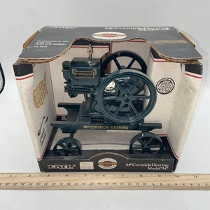 ERTL McCormick-Deering Model M 1:6 Scale Green Diecast Engine, Ertl (#4351) 1990 - Picture 1 of 8
