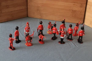 Vintage 13x Wachen mit Waffen. Fuß. Gut. Zustand - Bild 1 von 6