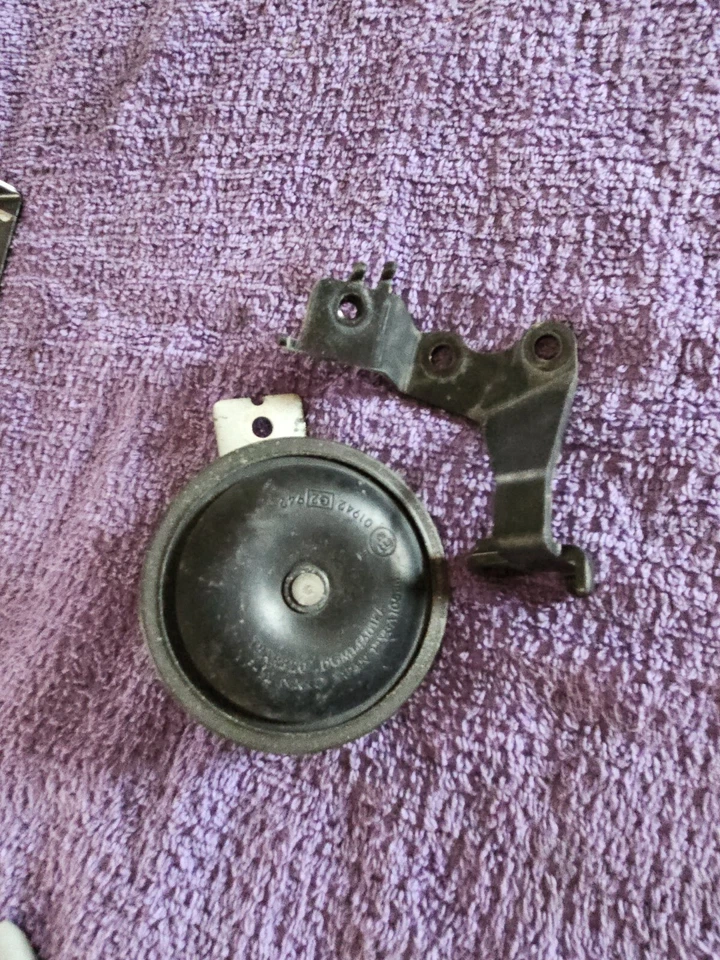 2004 YAMAHA YZF R1 SINAL DE BUZINA 4TH-83371-00-00 - Imagem 1 de 2