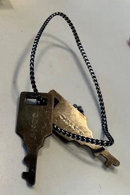 老式索尼硬壳摄像机摄像机存储手提箱钥匙 — 第 1/2 张图片