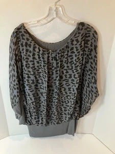 “ M” Made In Italy Women’s Blouse Size Medium Color Gray Cheetah Print - Picture 1 of 6