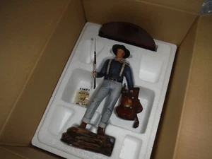 NUOVA 11" John Wayne Rangerider statua porcellana dipinta a mano cowboy duca #4 - Foto 1 di 9