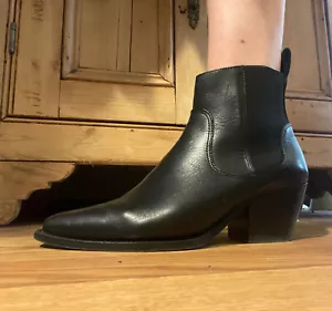 Everlane Black Leather Ankle Slip On Chealsea Boots with Small Heel sz 8 - Picture 1 of 4
