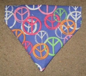 Bandana per cani hippy simboli della pace - 5 taglie XS-XL - Foto 1 di 1