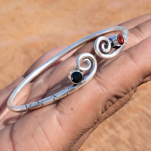 VALENTINO Faceted Garnet & Black Onyx Gemstone 925 Sterling Silver Petite Look Bangle Cuff