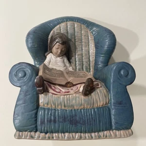 NAO Lladro Figurine Girl In Chair Reading A Book 7" 0339 Handmade In Spain - Picture 1 of 19