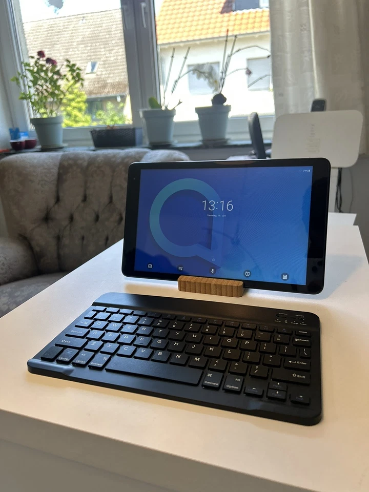 ALCATEL 1T 8082 10.1" (25.7 cm) WLAN Premium Tablet - Schwarz (8082-2AALWE) - Bild 1 von 4