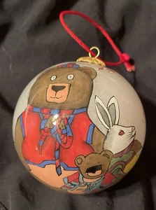 ZWEI BÄREN, C-STÖCKE UND EIN HASE, INNEN HANDBEMALT GLAS BAUMSCHMUCK, MIT BOX - Bild 1 von 9