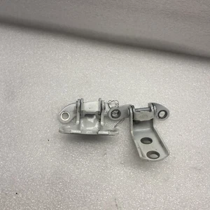 2016 Toyota Prius Rear Right Door Hinge Set - Bild 1 von 6