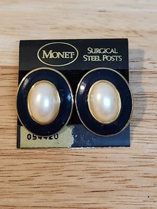 Vintage Monet Ohrstecker dunkelblau Emaille und Kunstperlen chirurgisch - Bild 1 von 7