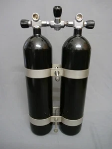 Doppelpack 7 Liter 230bar Druckluft mit absperrbarer Brücke 185mm schwarz - Picture 1 of 5
