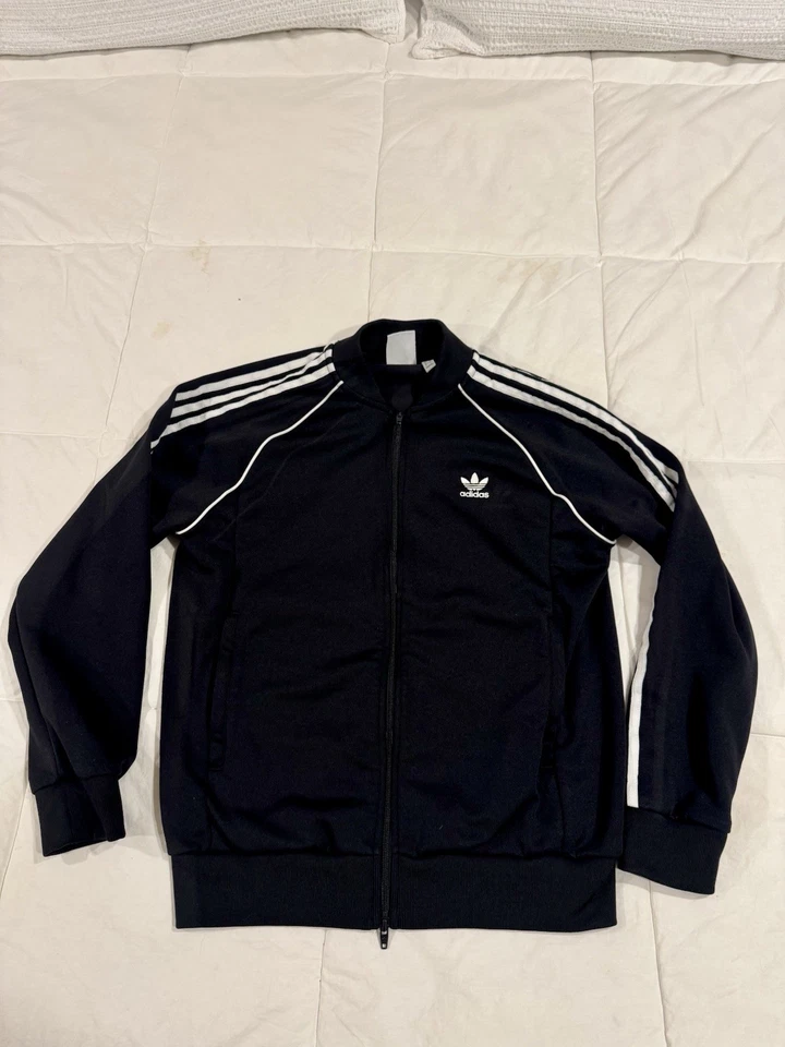 Jaqueta Adidas Originals SST Track Feminina Tamanho Grande Preta 3 Listras CW1256 - Imagem 1 de 4