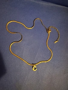 Goldfarbene Buchstabe C Bettelkette an Schlangenkette Edelstahl - Bild 1 von 9