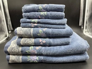 Set asciugamani 8 pezzi blu chiaro bordo floreale dopo bagno lusso di J Abouchar & Sons - Foto 1 di 5
