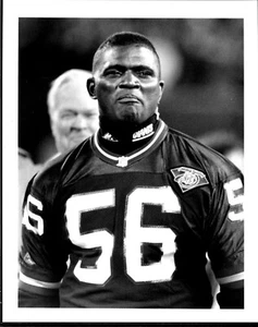 Fotografía de colección New York Giants # 56 lb Lawrence Taylor blanco y negro 8 x 10 radiocontrol - Imagen 1 de 1