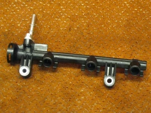 23814-40010 Fuel Distributor 1.0 Vvt-I Toyota Yaris P9 P13 Like New Original - Picture 1 of 2