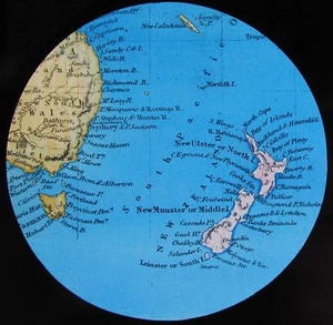 Magische Laternen-Dia-Karte von Neuseeland und Ostküste Australiens um 1885 Foto - Bild 1 von 2