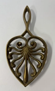 Vintage Brass Heart Shaped Trivet Dinnerware Serveware Kitchen Table 9x4x1” - Picture 1 of 8