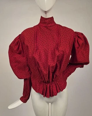 CORPIÑO VICTORIANO DE DIAMANTES ROJO + NEGRO DE 1890 CON ENORMES MANGAS ABULLONADAS CON PUÑO PLISADO Foto 1 de 4