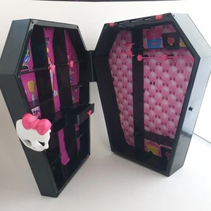 Monster High Sarg Spind Schrank schwarz mit rosa Schleifengriff, ohne Zubehör - Bild 1 von 12