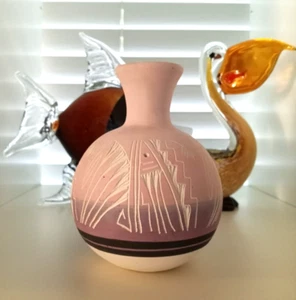 Native American NAVAJO Etched Vase MESA VERDE POTTERY Pink Purple SIGNED - Picture 1 of 14