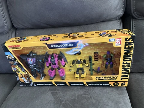 Hasbro Transformers Buzzworthy Bumblebee Worlds Collide 4-Figure Set Cover